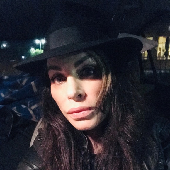 Meet your Posher, Ronnie - Picture 4 of 6